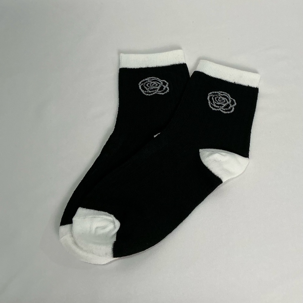 Black and White Camilla Flower Ankle Socks Chanel Flower New
